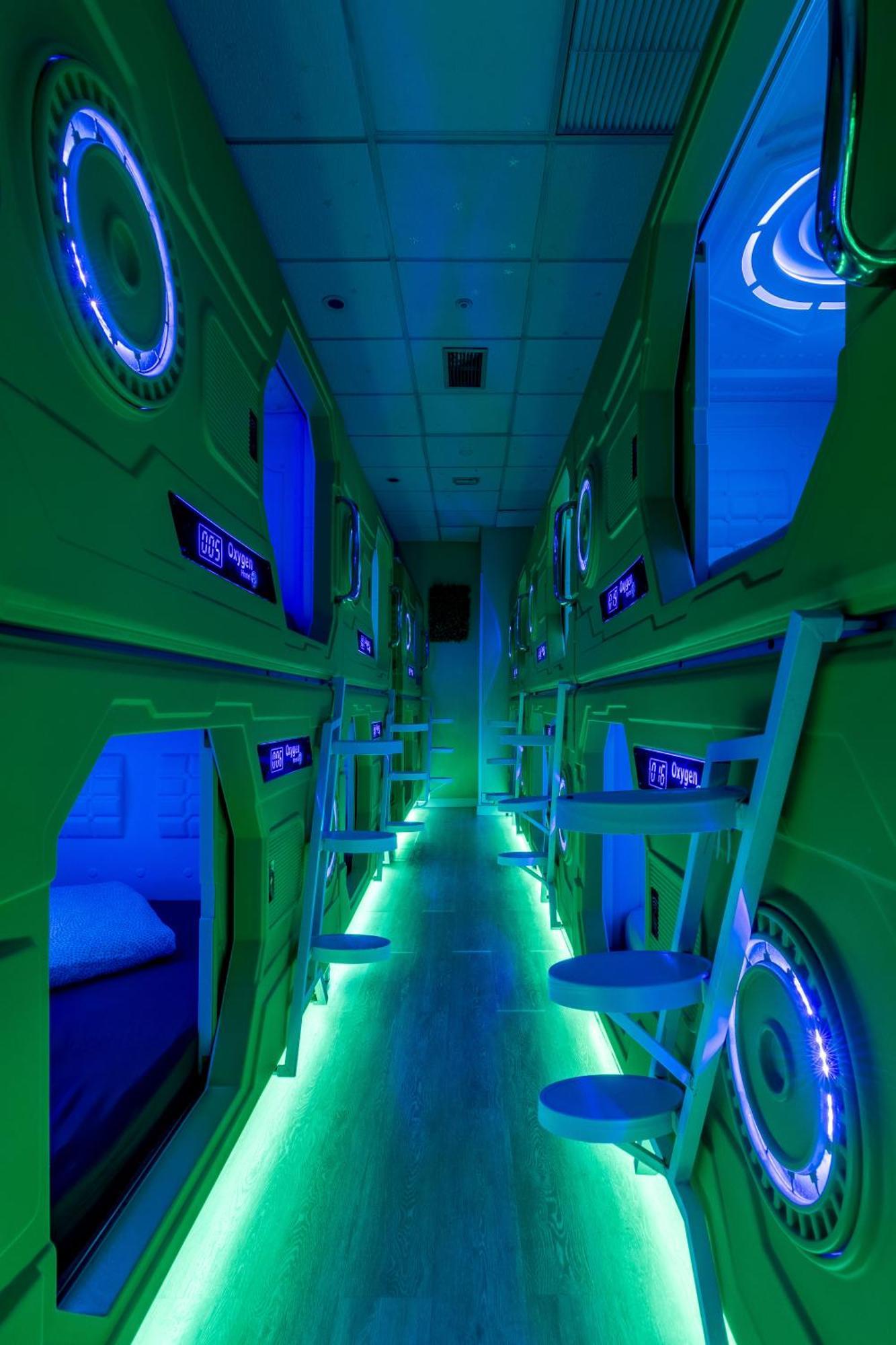 Oxygen Hostel Capsula Madrid Eksteriør bilde
