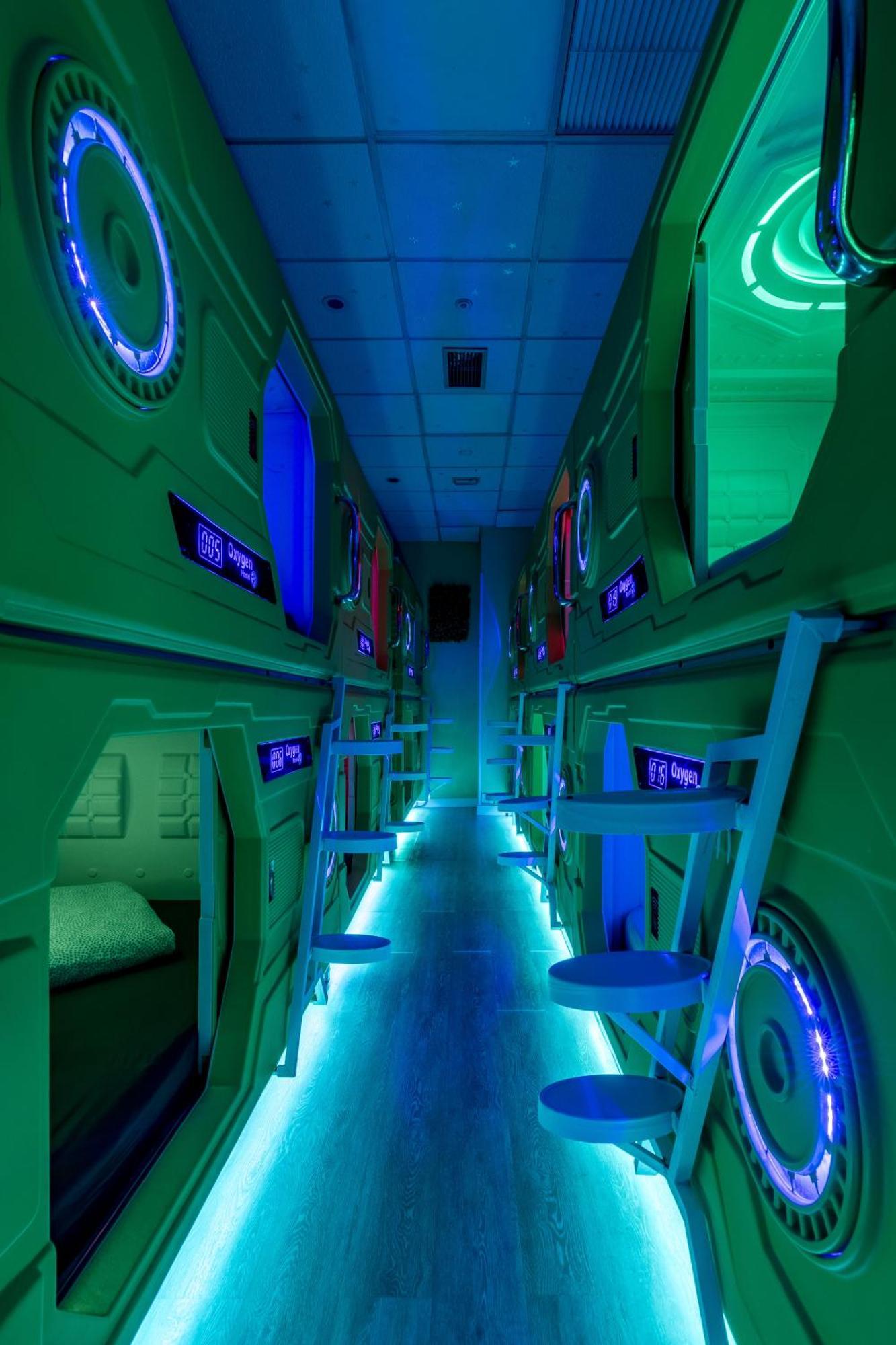 Oxygen Hostel Capsula Madrid Eksteriør bilde