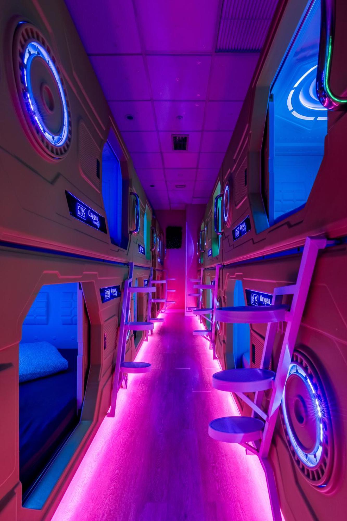 Oxygen Hostel Capsula Madrid Eksteriør bilde