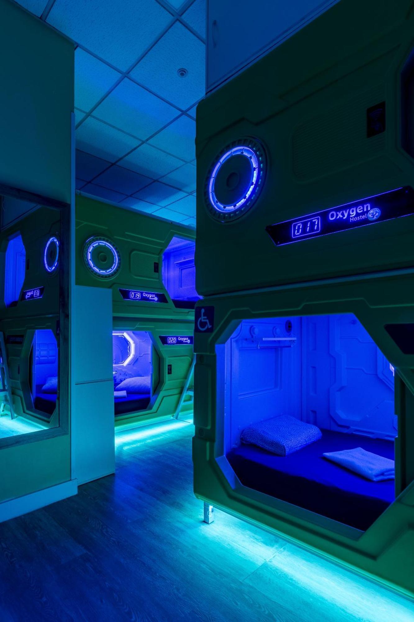 Oxygen Hostel Capsula Madrid Eksteriør bilde
