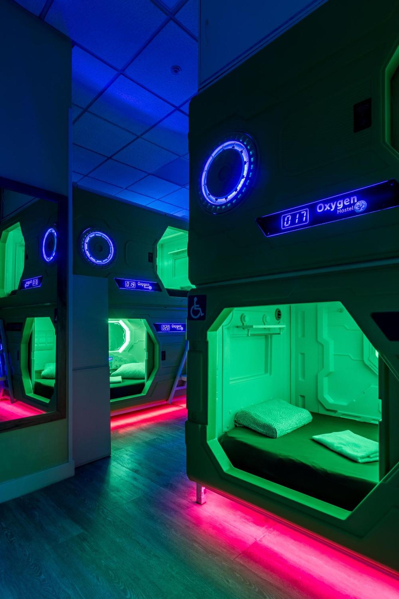 Oxygen Hostel Capsula Madrid Eksteriør bilde